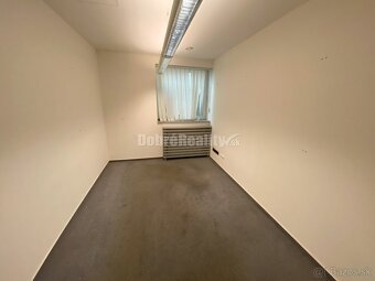 Na predaj pekná komerčná budova v centre mesta Lučenec - 11