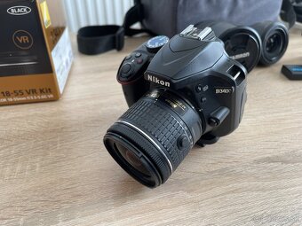 Nikon D3400 + 3 objektivy, 3 baterie, Nikon cestovna brasna - 11