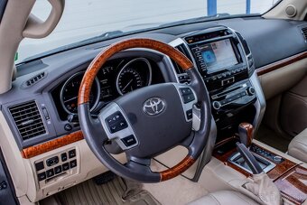 Toyota Land Cruiser V8 4.5 I D-4D Lux - 11