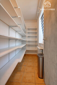 Na predaj 3 izbový byt, kompletne zrekonštruovaný, samostatn - 11