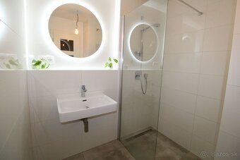 V BLÍZKOSTI OC NIVY - KVAČALOVA ul. - SLNEČNÝ MODERNÝ 2i BYT - 11