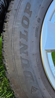Predám zimné pneu Dunlop na diskoch Dezent R17 - 11