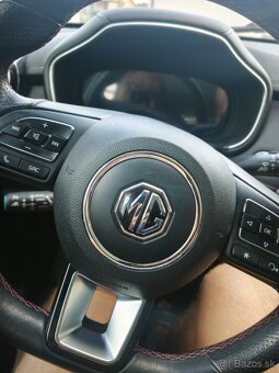 MG EHS (Plugin Hybrid) kupene v BA zaruke, najvyssia vybava - 11