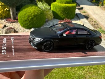 MJ Mercedes CLS 63 (1:64) - 11
