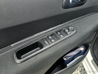 Peugeot 5008 2.0Hdi Allure Rezervované - 11