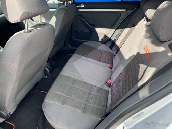 Volkswagen Golf V 1.6 BSE benzín - 11