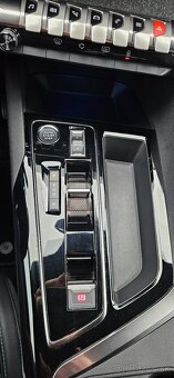 Predám Peugeot 5008 96kw benzín Allure AT, 7 miestne r.2023 - 11