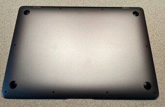 MacBook Air 13" (2019), i5 1,6Ghz, 8GB RAM, 256GB SSD - 11