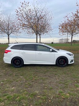 Ford Focus ST - 11