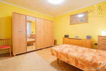 Čiastočne zrekonštruovaný dom vo výbornej lokalite s garážou - 11