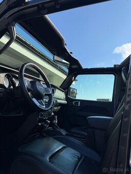 Jeep Wrangler Sahara - 11