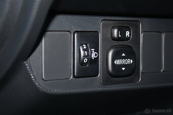 Toyota Auris 1,3i benzín - 11