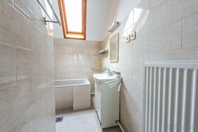 PEKNÝ POSCHODOVÝ RODINNÝ DOM - 11