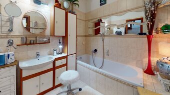 Rodinný dom s výhľadmi na hrad, 3 terasy + 2 polyfunkcie - 11