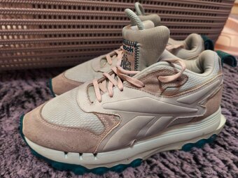 Nike, Adidas, Reebok - 11