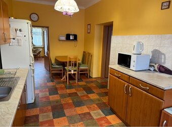 PREDÁME POZEMOK 1644m2 S RD V LAMAČI - 11