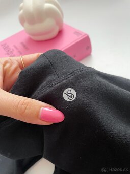 Victoria’s Secret top s výstrihom - 11