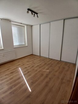 Krásny veľký 2 izbový byt s balkónom. - 11
