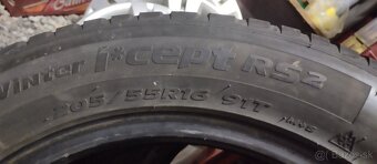 Predám dve zimné pneumatiky Hankook 205/55r16 - 11
