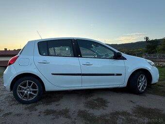 Renault clio III hatchback - 11