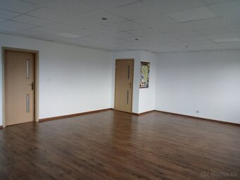 budova pri Tescu - 11