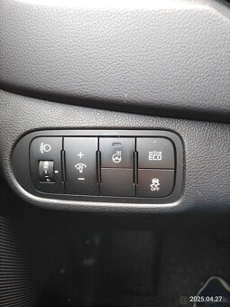 KIA Carens 1.7 CRDi 136k  A/T - 11