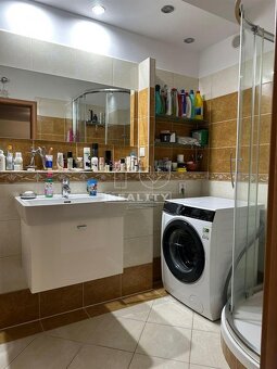 Priestranný 2 izbový byt v tichej lokalike Staré mesto 65 m2 - 11