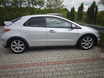Predám Honda Civic 1.6i 5dverová s automatickou prevodovkou - 11