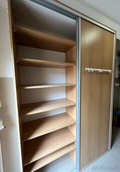Predám skriňu s posuvnými dverami (dekor buk) - 11