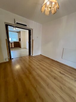 2-izb.byt Kalvária, balkón - 8.mája, vlastné kúrenie - 11