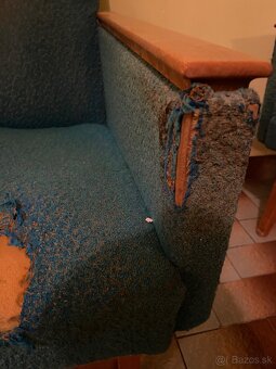 Stôl a dve kreslá - 11