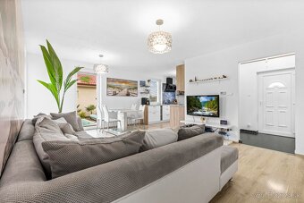 PREDAJ-Moderný 4-izbový bungalov s bazénom - RAJKA - 11