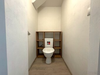 Veľký dvojgeneračný RD s bazénom v obci Petrova Ves - 11