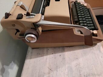 Pisaci stroj Consul, model 1504 - 11