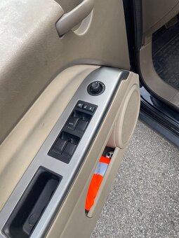 Predam jeep 2.4 benzín LPG 4x4 - 11