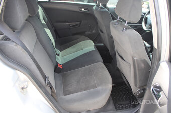 Opel Astra Caravan 1,9CDTi 88 kW - 11