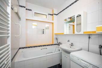 3-izbový byt s 2 balkónmi a špajzou v byte, Zvolen Sekier - 11