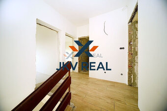 4 izbový rodinný dom s garážou v tichej lokalite - 11