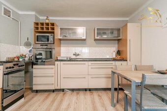 REZERVOVANÉ - Na predaj pekný dom so záhradou - 11