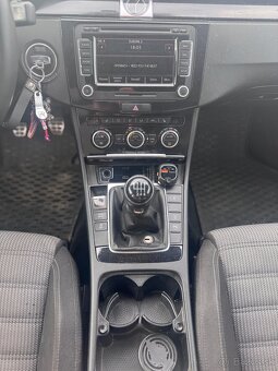 Volkswagen Passat B6 combi Rline 2,0TDI 103kw - 11
