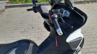 Aprilia SR Max 125 - 11