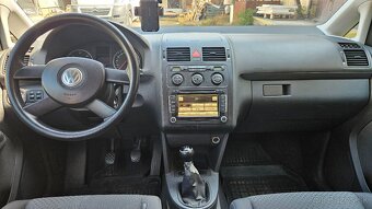 Volkswagen Touran - 11