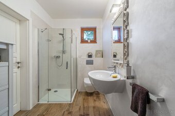 Na predaj | 6 izbový rodinný dom 241 m² - Chorvátsky Grob - 11