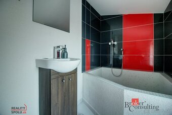Na predaj 4-izbový rodinný dom, komplet zariadený, 8 ár poze - 11