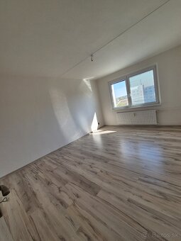 Na prenájom 4-izbový byt v centre Lučenca – kompletne zrekon - 11