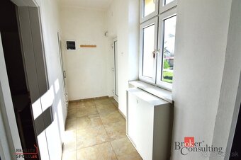 Rodinný dom s veľkým pozemkom v centre na prenájom - 11