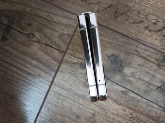 Samsung Galaxy Z Flip4 128 GB zlaty - 11