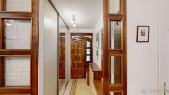 Výnimočný 6-izbový rodinný dom na pozemku 2 200 m² s veľkou  - 11