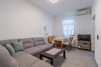 Krásny dvojdom s bazénom a výhľadom na more – Peruški - 11