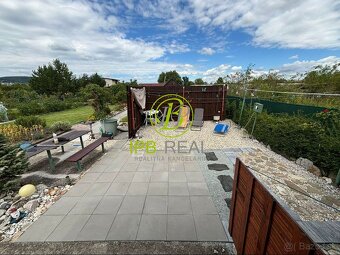 Upravená záhrada s chatou na Žabom majeri - 11